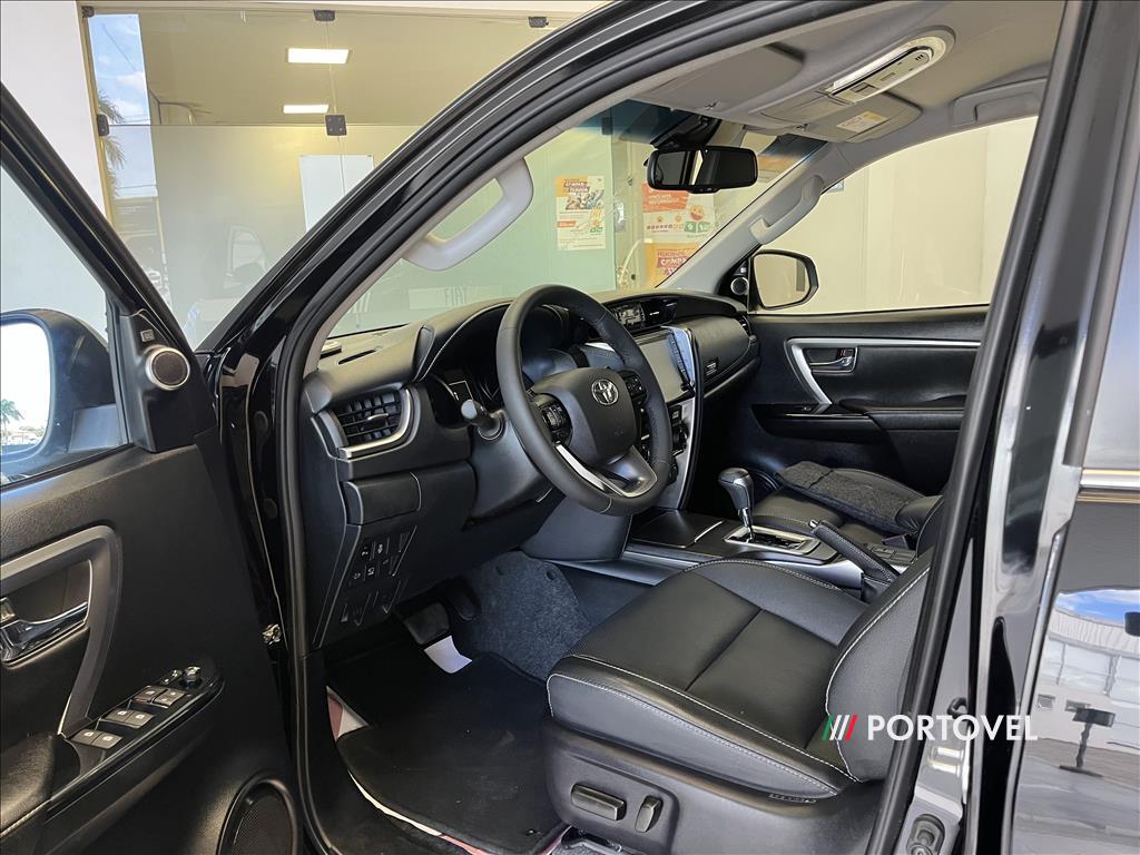 TOYOTA HILUX 2.8 D-4D TURBO DIESEL CD SRX 4X4 AUTOMÁTICO 2022/2022